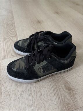 Kids Camouflage Lace-Up Skate Shoes - Black & Olive